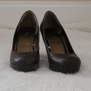 Brown Leather Pump with Rounded Toe